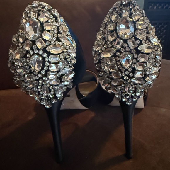 Used Badgley Mischka Black Stiletto Heels with Crystal Embellishment size 9.5 - Picture 8 of 13